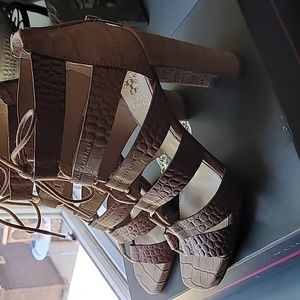 NIB Vince Camuto Phandra sandal